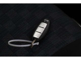 ■スマートキー■ 鍵を身に着けていれば、ドアの施錠・開錠が可能です!バッグから鍵を探し出す必要もないので、たくさん荷物を持っていたり雨の日傘をさしている時にも便利ですね!