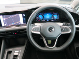 Volkswagen全車共通の上質な本革を使用した手触りのしっとりとしたステアリングです。唯一素肌が触れるハンドルは上位モデルと同じ握り心地になっております。
