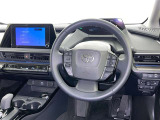 運転席まわりです。 各操作スイッチは使いやすい位置に配置されてます。