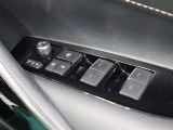 運転席からも操作可能な全席パワーウィンドウが装備されています。