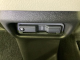 パワーウインドウの下にETCがついています。高速道路の料金所の通過も楽々です。 カードの取り出しもしやすい場所についています。