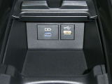 USB端子付き。最近、普及しているUSB。スマホやタブレット以外もUSB充電が増えていますよね。またスマホやメモリー媒体にお手持ちの、貴方のお気に入りの音楽を車内でも楽しめます♪