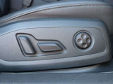 シート横の電動調整スイッチです。座面や背もたれを調整できます。