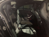 メルセデス・ベンツの定める厳しい基準をクリアしたお車のみをご案内させて頂きます。納車前整備はメーカー規定に基づき当店3Fの指定工場で入念に行なわれます。熟練のメカニックがお客様のお車を整備致します。