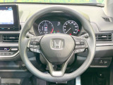 インテリアに合わせたデザインのステアリングは、運転される方のことも考え、運転しやすい形状、大きさです。是非一度、実際に触ってお確かめください。