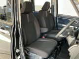 【運転席・助手席】内装ルームクリーニング済みです。しっかり綺麗にしていますので、是非、お確かめください。車に自信があるからこそ、是非一度ご来店頂き内外装も見てもらえると幸いです。