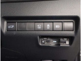 ETC2.0装備です。これまでのETC車載器の通信機能をアップさせた(専用狭域通信)全国の高速道路等に設置されている「ITSスポット」という通信用アンテナとの間で、高速・大容量の相互通信を自動的に行います。