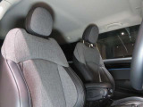 【運転席シート】汚れやへたり等、大きなダメージはなく、良好な状態です。