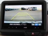リアワイドカメラシステム!従来の視野に加えて、後方側方を約180&deg;まで見えるワイドビューと、後方を真上から見たような視野で駐車時などに便利なトップダウンビューの3つの視野があります!
