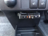 ETC車載器もセンターフロアトレイの上にスマートに装着。