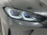 BMWレーザーライトとても明るく配光も良いので夜間の運転も安心です。