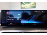 クルマの頭脳ともいえる、管理システム、iDrive。ナビだけではなく、オーディオ操作や車両情報の表示などをコントロールできます。便利さと安全性の向上にも繋がっています。