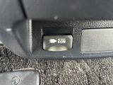 アクセサリーコンセント(AC100V・100W)をコンソールボックス背面下部に装備。