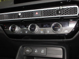 エアコンはオートエアコンでお好みの温度調整が出来、オールシーズン快適にドライブできます!さらに、運転席&助手席シートヒーターが付いてます。3段階に温度設定が可能です。