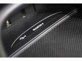 USBオーディオ用ソケットがついていますので携帯電話などを接続すれば音楽等の再生が可能です!充電用ソケットもございます!