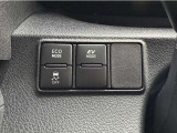 ハイブリット車は走行モードを選択することができます。燃費重視の時は「ECOモード」、モーターのみで静かに走る時は「EVモード」と道路状況に応じて使い分け出来ます。
