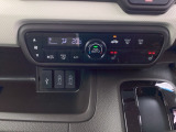 運転席・助手席にはシートヒーター付き。寒い冬には嬉しい機能です!