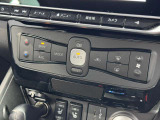 オートエアコンで温度を設定するだけで快適な車内環境を維持することができます!