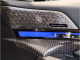【Bowers&Wilkinsダイヤモンド・サラウンド・システム】車内全てのシートでスタジオ・レベルのハイグレードな音響を愉しめます。またスピーカーから放たれるLED発光がよりラグジュアリーな車内空間を演出☆