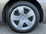 デザインの良い純正フルホイールカバー、タイヤサイズは175/60R16になります