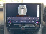 多彩な情報を鮮明に映し出すフル液晶メーターです。ドライビングに必要な情報を先進的なグラフィックで表示し、コックピットに知的な未来感と安心感をもたらしてくれます。