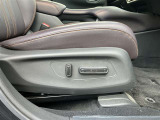 パワーシート搭載。微妙な調整が手軽にでき、最適なポジションで運転することが可能です。