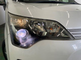 【HIDヘッドライト】非常に明るく前方を照らしてくれるので、悪天候や夜間の走行時も視界良好で安心してお乗りいただけます。