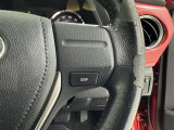 ステアリングスイッチ付き。前方から目を離すことなく操作することが可能です。