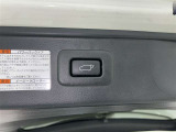 【パワーバックドア】ボタン一つでテールゲートが自動で開閉します。