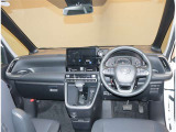 オシャレなインテリアで運転する気分も盛り上がりますよね^^