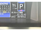 統一感のある洗練されたデザインのインパネ。操作パネルもドライバーを中心とした配置です。