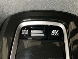 高いホールド性で運転姿勢が安定します。長距離ドライブでも疲れにくいのが魅力です。快適なドライビングライフをお送りください♪