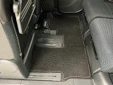しっかりと汚れ、砂ぼこりを落とし足元まで清潔な車内空間を作り上げております♪