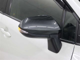 サイドターンランプ付きドアミラー。車両のドレスアップと右左折時の被視認性を兼ね備えたお洒落なミラーです。