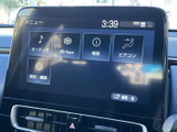 オーディオやアプリ、情報、エアコンなどの項目が画面にまとまり、使いたい機能を見つけやすい構成です。日々の移動中も、必要な設定や情報へスムーズにアクセスでき、便利にお使いいただけます。
