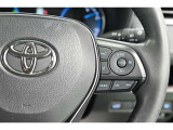 レーダークルーズコントロール(全車速追従機能付)付きです。車速に応じて追従支援してくれるので、ロングドライブも快適です。詳細は販売店スタッフまでおたずねください。