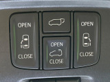 【両側パワースライドドア】スマートキーや運転席のスイッチで後席両側スライドドアの開閉が可能♪電動だから力を入れてドアを開ける必要が無く、小さなお子様でも簡単に開け閉めでき快適です♪