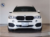BMW代表的な特徴のキドニーグリル。BMWのすべてのモデルに採用され、BMWらしさを強調しております。