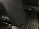 自社整備工場で点検整備をおこなってからお渡ししています。車検が残っている場合は『12ヶ月点検整備』を、車検整備付きの場合は『車検整備』をおこないます。整備費用は車両本体価格に含まれています。