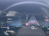 低走行車両入庫!レイアウトはステアリングスイッチで切り替えでき運転に集中しながら必要な情報を瞬時に得ることが可能です。