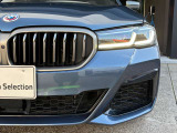 また、BMW正規認定中古車は、エマージェンシーサービスが自動付帯。24時間365日、皆様のカーライフをサポート致します。確かな安心のうえで、「駆けぬける歓び」をご堪能ください。