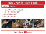 インナートリム、ダッシュボードの艶出し、内窓の拭き上げ等を行い、品質基準を満たしているか仕上がりのチェックを実施します。
