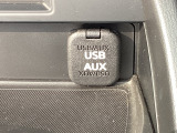 USB端子、AUX端子つきでオーディオ接続が可能です!