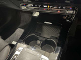 メルセデス・ベンツのボディ構造には衝撃吸収スペースをわざと確保することで万が一ぶつかった際の衝撃を瞬時に逃がします。さらにその中には頑丈なフレームがあり車内に危険物が侵入しない構造になっております。