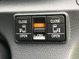 【両側パワースライドドア】スマートキーや運転席のスイッチで後席両側スライドドアの開閉が可能♪電動だから力を入れてドアを開ける必要が無く、小さなお子様でも簡単に開け閉めでき快適です♪