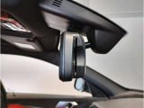 ☆BMWのルームミラーには自動防眩機能が備わっております。後続車のヘッドライトの明るさで幻惑されるのを防止☆