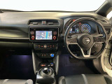 運転席周りのレイアウトをご覧ください。ナビゲーションが綺麗に装着されすっきり収まってますね!