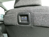 充電用USB端子付き。スマートフォンなどの充電に便利です。