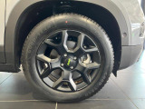 タイヤサイズは 215/60/R17 です。