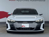 Audiの象徴であるシングルフレームグリルをよりワイドで低くシャープなデザインとすることでワイド&ローのフォルムを協調しています。
